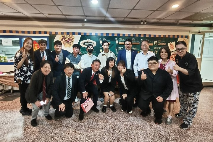 北海道美唄市長訪中華大學 簽訂產學合約