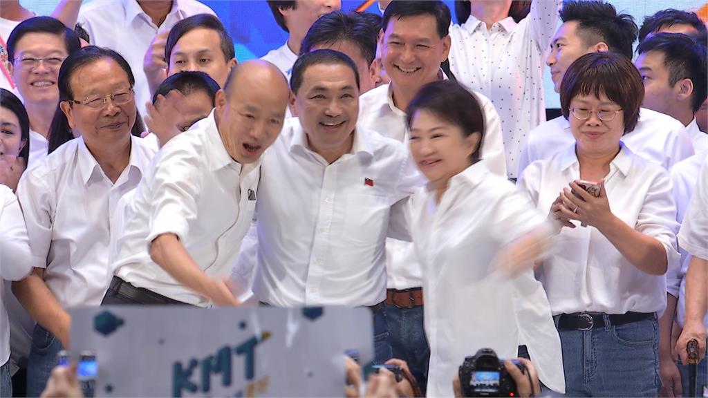 誇侯曾獲頒「十大傑出青年」　黃揚明打臉朱：是救國團青年獎章