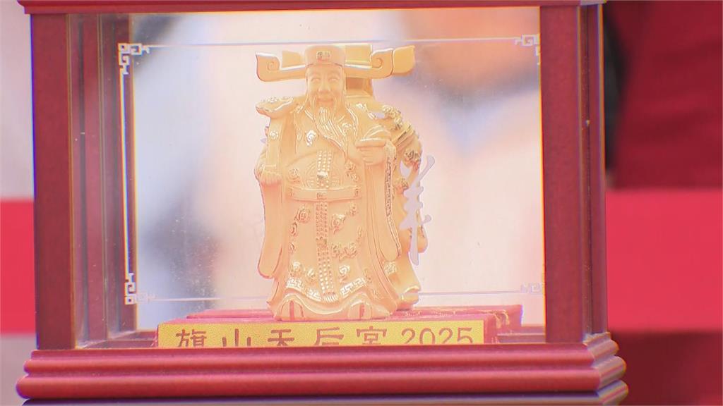 東石港口宮擲筊拚汽車 旗山天后宮送黃金財神爺