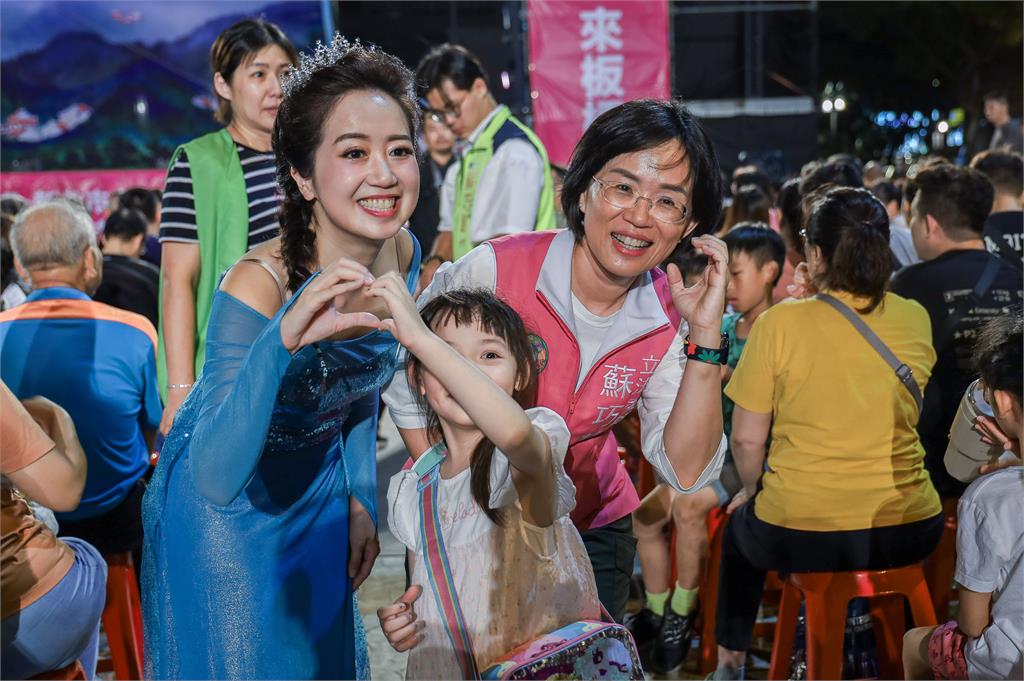 快新聞/蘇巧慧也來了! 戴瑋姍邀紙風車劇團演出 近3千人嗨翻板橋體育場