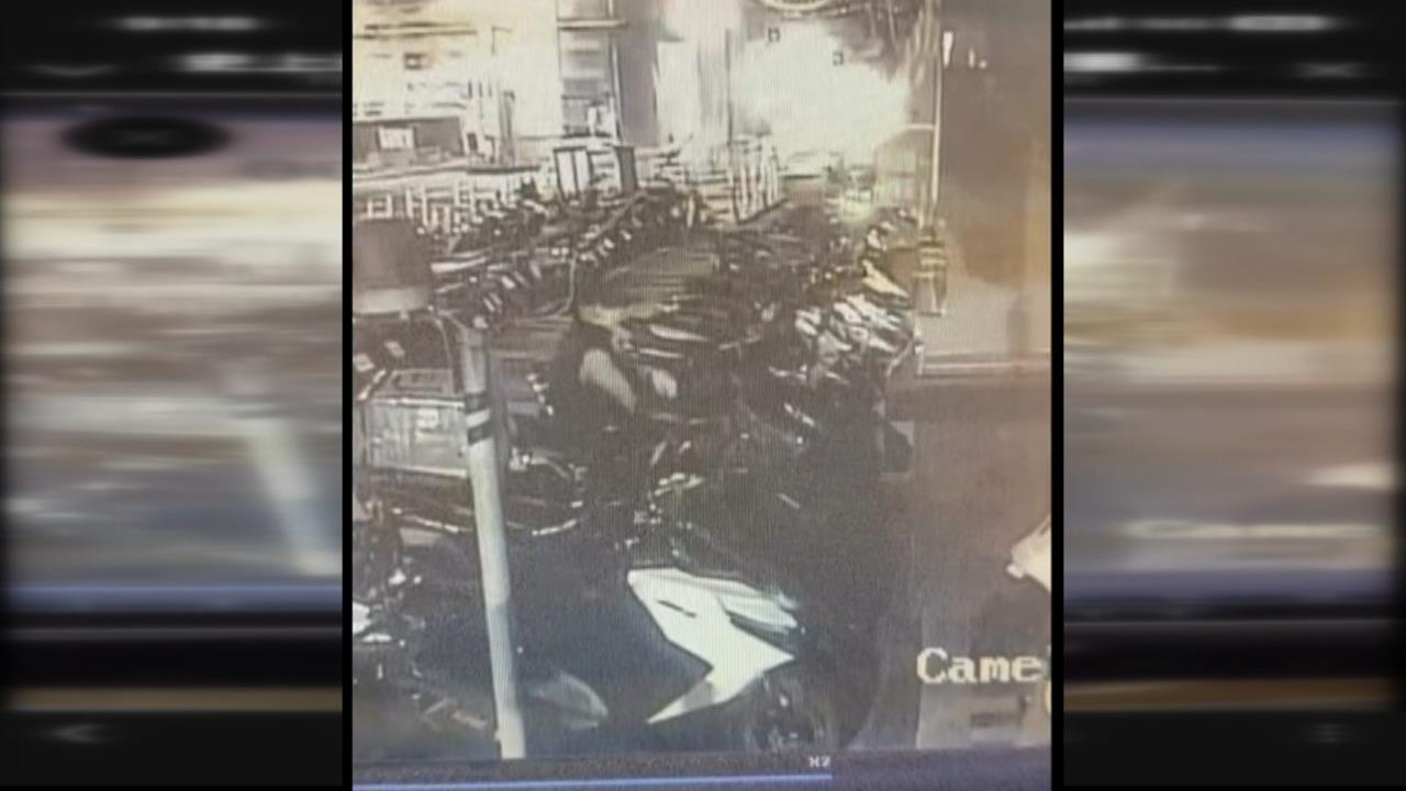 囂張！偷車賊大膽偷車偷不走　犯案工具還卡鑰匙孔車主氣炸