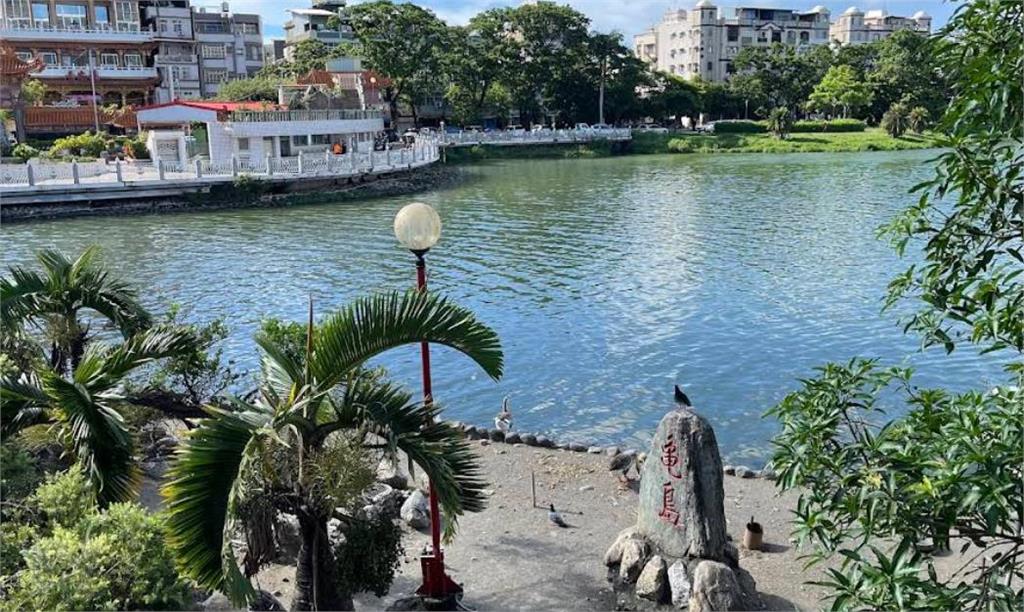 快新聞／驚！左營蓮池潭出現女浮屍　家屬證實為兩天前「離家後失聯」婦人