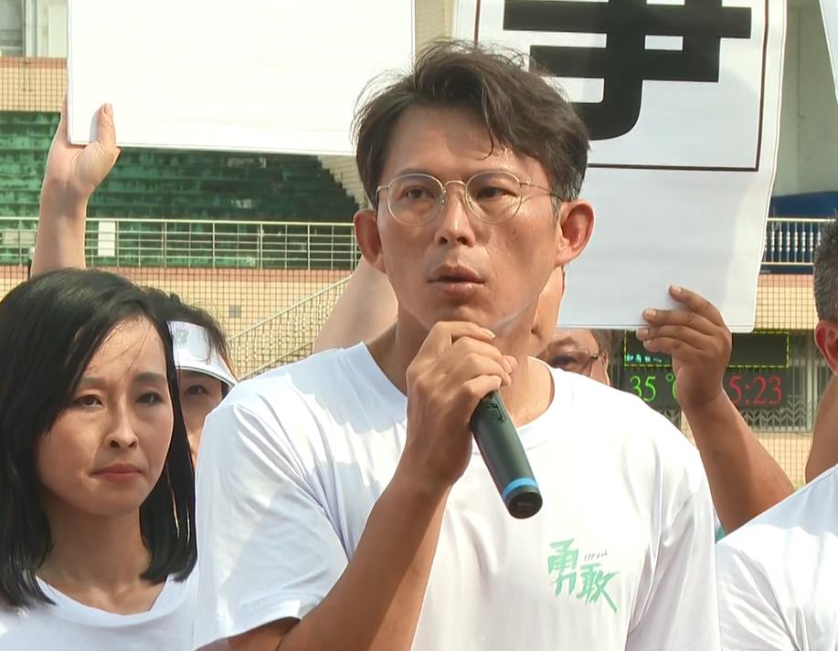向前行(影)／黃光芹夫婦為「中國人論」怒槓館長！王時齊：這是黃國昌計算的陰謀！
