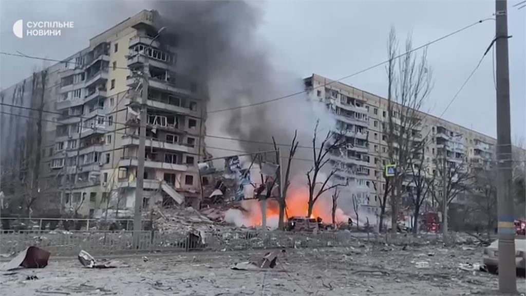 俄軍對烏克蘭多地發動空襲　烏國公寓遭導彈擊中　造成12死、60傷