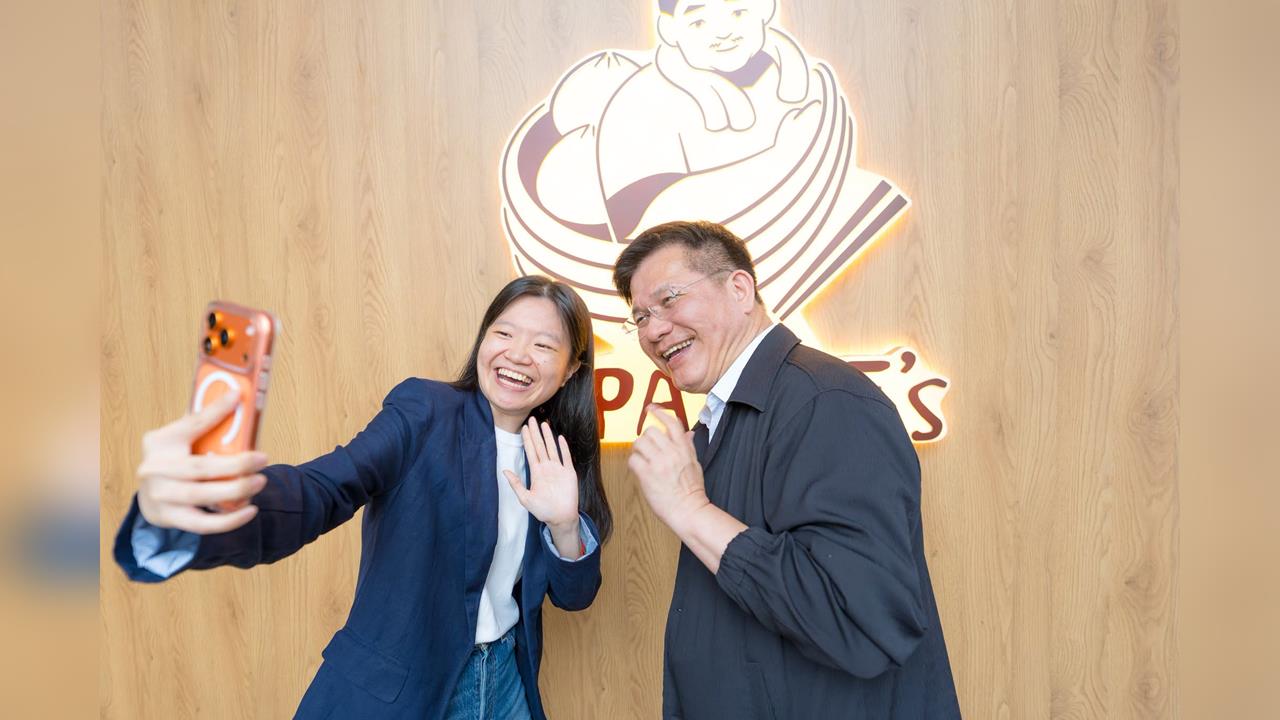 快新聞/華沙首家台灣餐廳!林佳龍與留學生話家常:每位海外青年都是國家大使