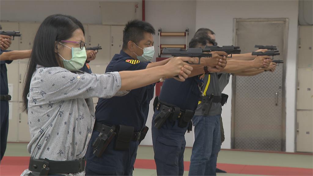 2執勤警遇襲殉職　交警勤務未配槍引討論