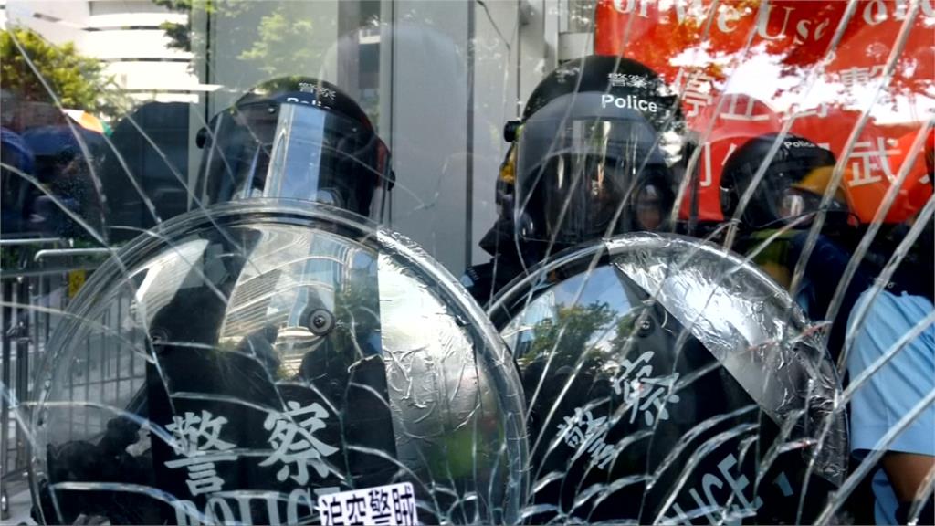 香港七一／反送中遊行衝突不斷升高 立法會首發「紅色警示」