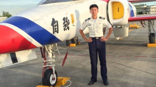 失聯飛官陳奕是空軍暖男…8年前學長墜機「他幫送殉職家屬母親節卡片」