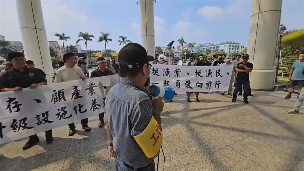 台南光電案角力　3個陳情團體齊聚議場外表達訴求