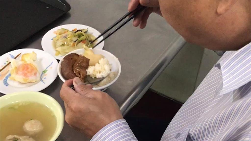 加點白飯吃不完欲退錢遭拒　ＰＯ文怒罵反遭網友批