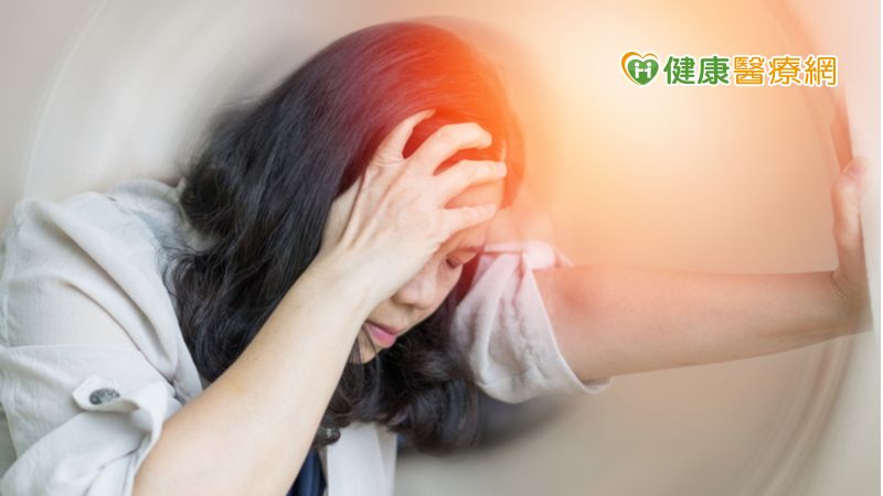 走路暈眩、聽力差 竟是耳朵長皮蛇?