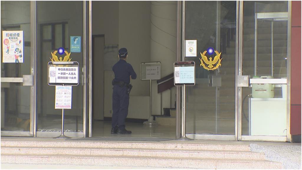 6旬嬤「槓上同居男」帥警到場竟被盯上！遭徒手抓鳥「他1原因」告到底
