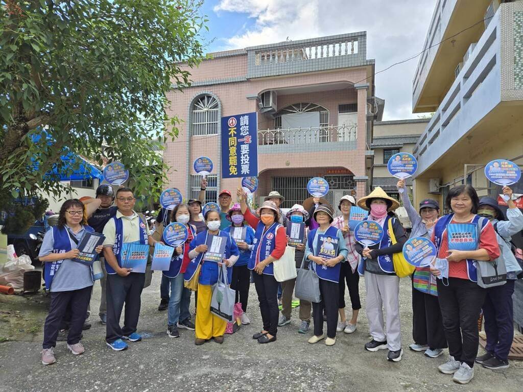 罷免傅崐萁民團站街頭 藍營花蓮黨部發文宣反制