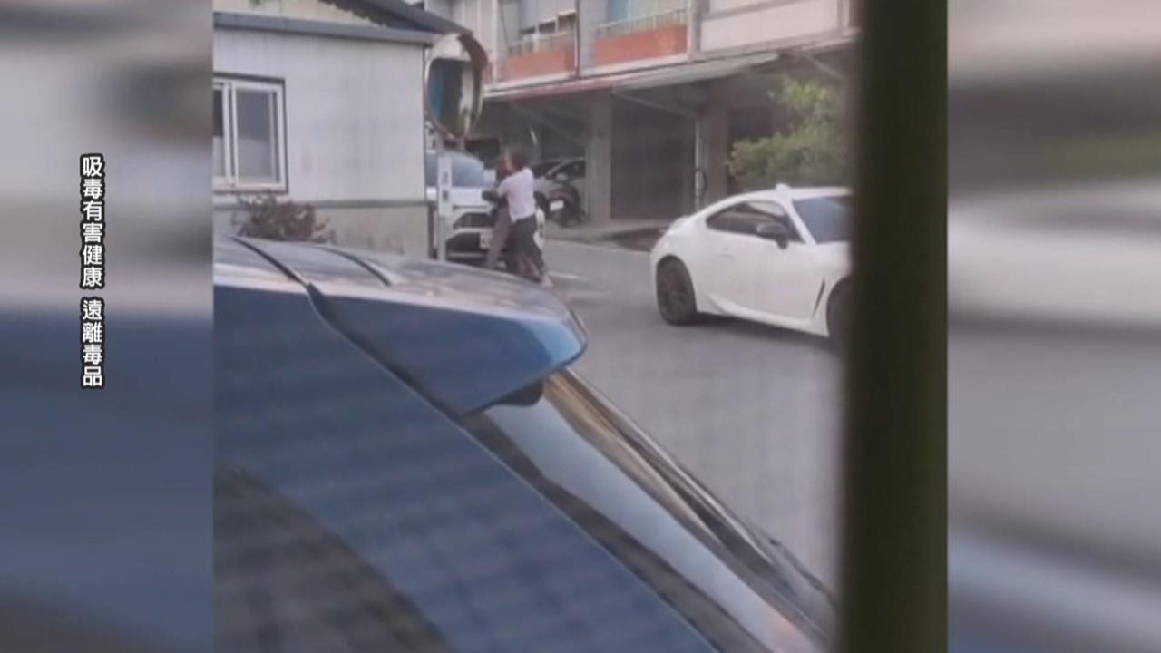 台東男光天化日持刀攔車搶手機 警圍捕制.住家搜出毒品