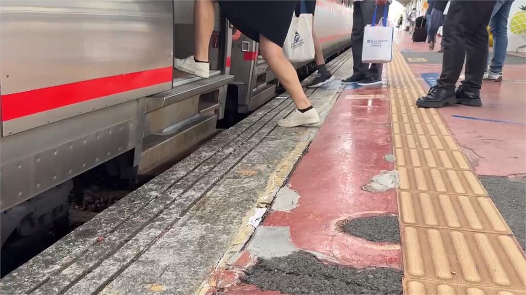 下火車踩空！　斗六車站婦人掉進月台、車廂縫隙