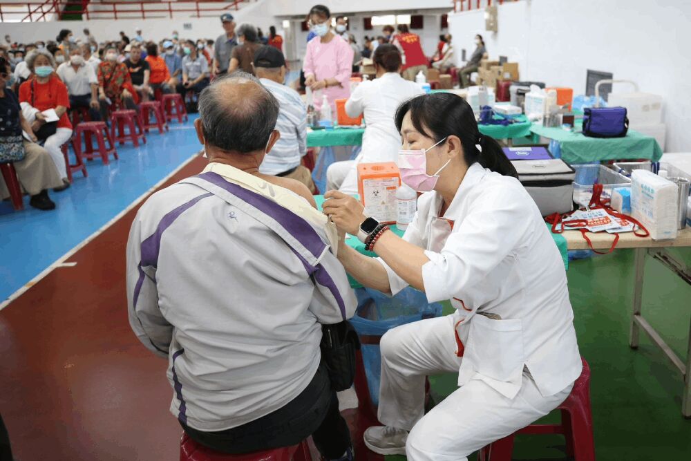 疫情升溫嘉義市開設大型疫苗接種站　黃敏惠籲接種防重症
