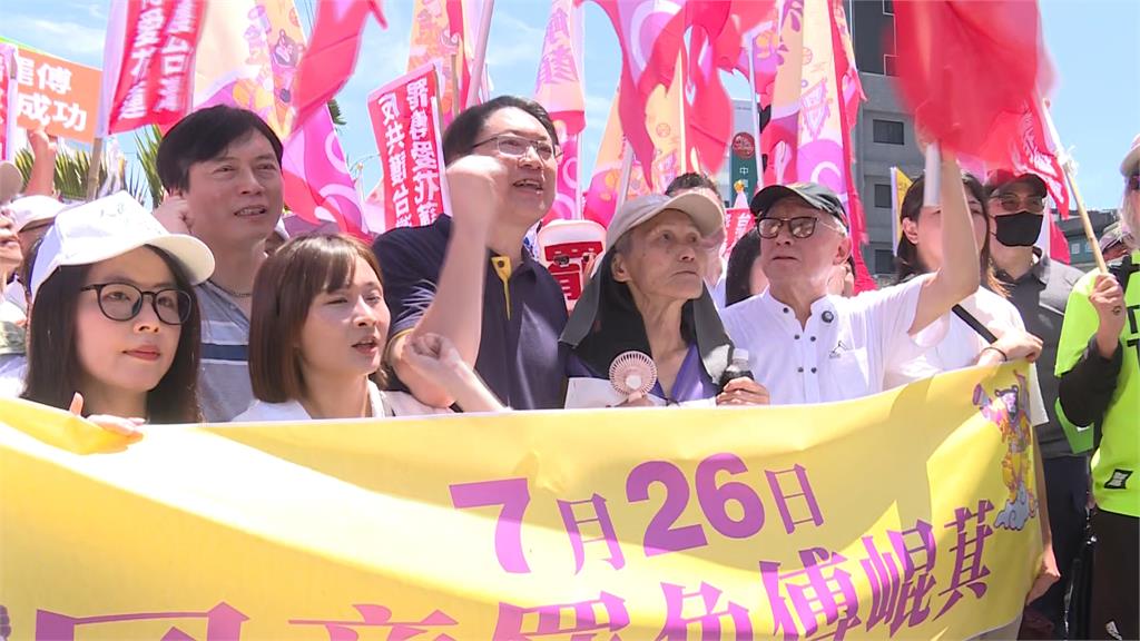 大罷免/護國大遶境花蓮出發 曹興誠揮戰旗!葉霸:我們是白血球大軍