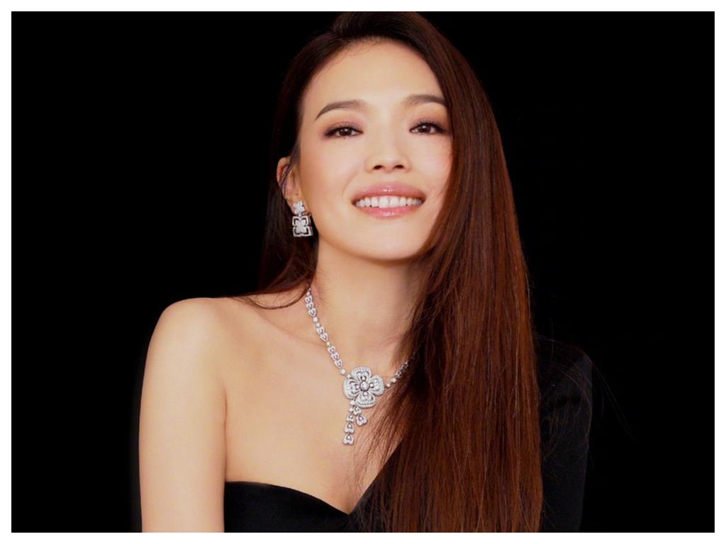 舒淇辣穿「單片黑色蕾絲」妖豔霸氣 網驚呆:女王降臨!