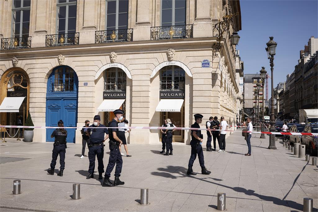 快新聞／巴黎寶格麗精品店大白天被搶　歹徒持武器劫走數百萬歐元物品
