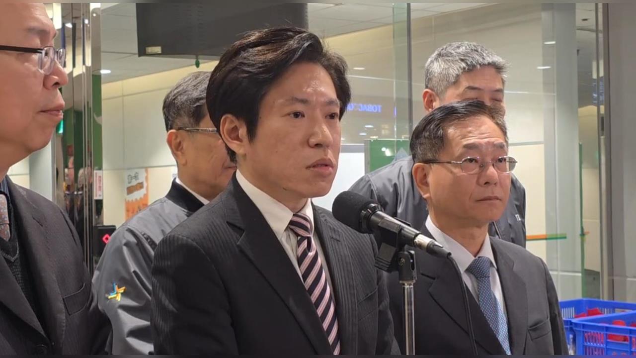 快新聞／護僑任務達成！張惇涵接機杜拜返台旅客　民進黨喊話了