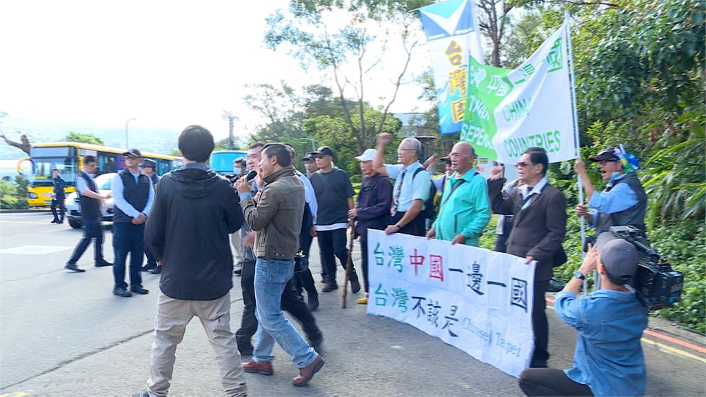 中生「中國台北說」被炎上　台派團體舉牌嗆「民主是個好東西」