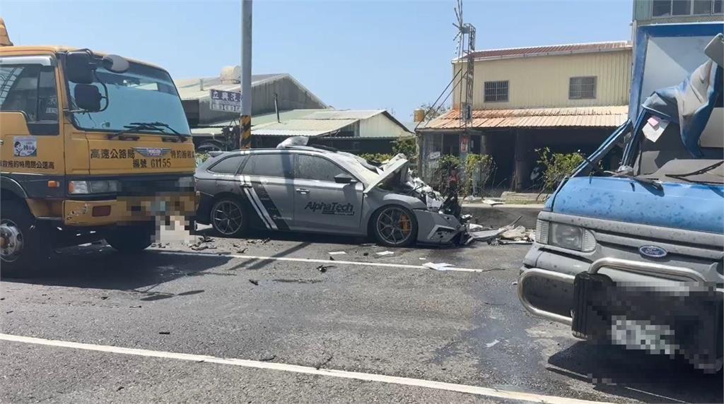 快新聞／台南仁德重大車禍！貨車遭「小轎車鏟翻」　司機傷重送醫不治