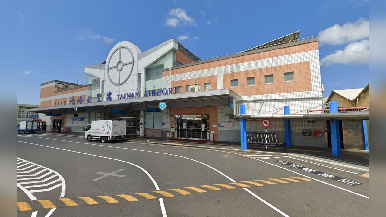 快新聞/雷雨當空! 台南機場17:30起暫停地面作業