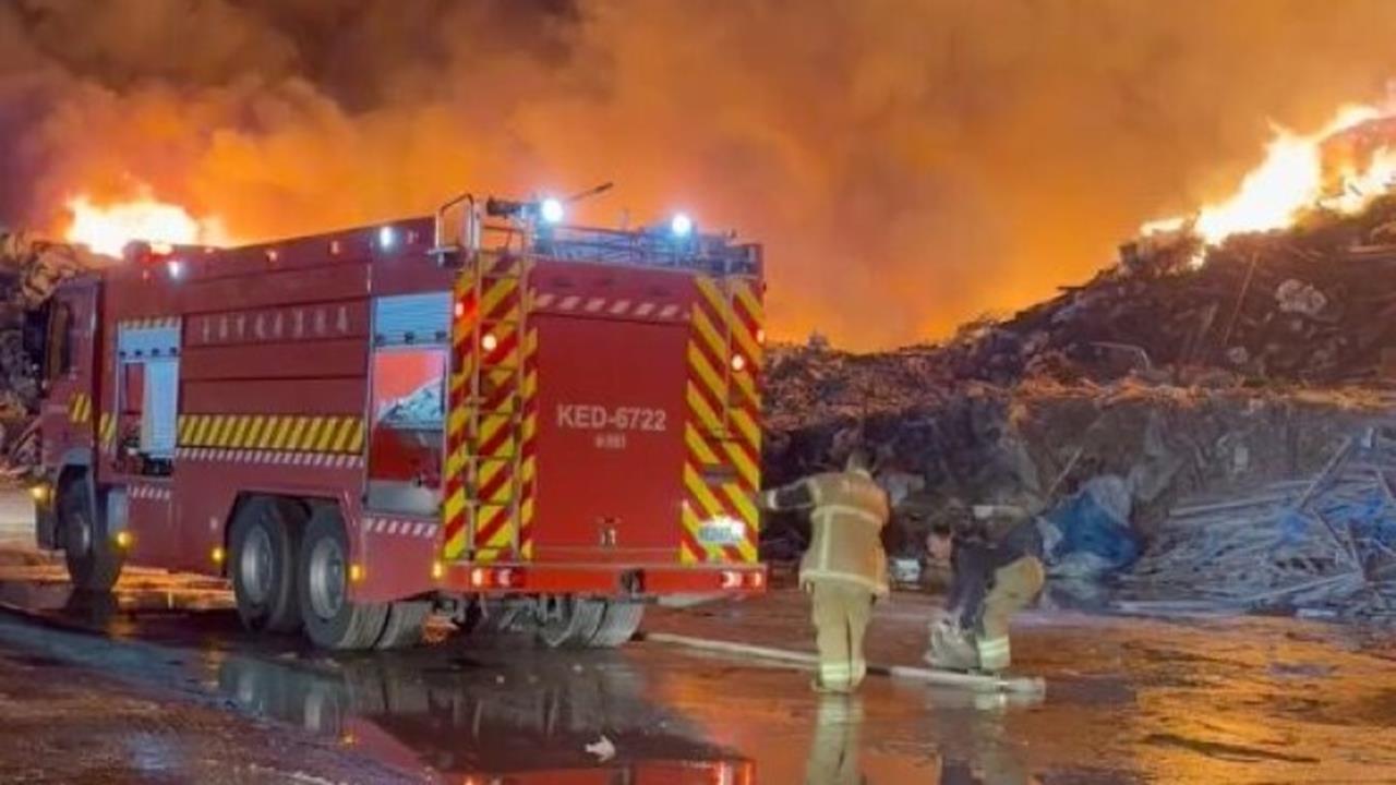 快新聞／烈焰沖天！台南後壁垃圾場暗夜起火　煉獄景象曝光了