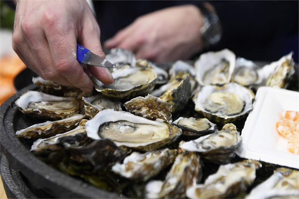 日本廣島牡蠣水產祭睽違4年復辦　饕客排人龍大啖新鮮海味
