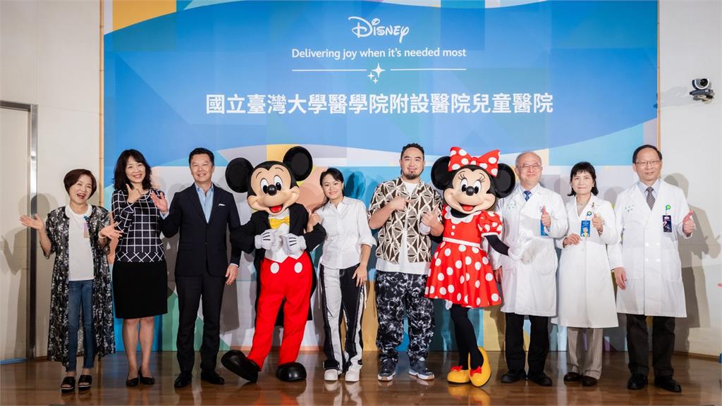 迪士尼主題兒童門診進駐台大兒醫　經典角色陪病童就醫不害怕