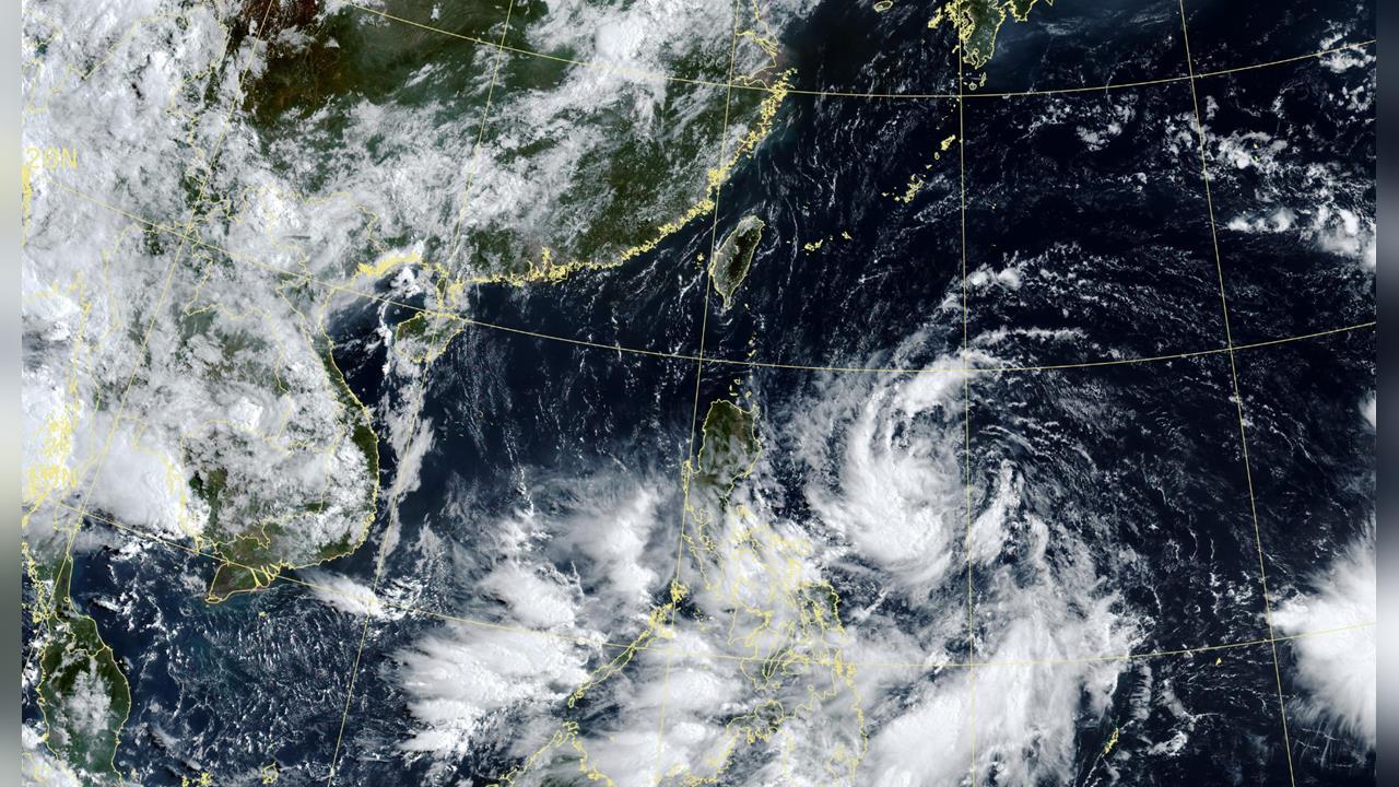 輕颱「紅霞」恐明晨生成！最新路徑曝光…暴風圈範圍將「掠過台灣這地區」