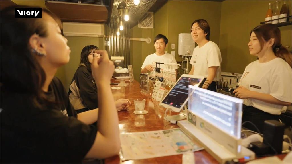 大阪咖啡廳用AI把話語變文字　科技助攻溝通無障礙