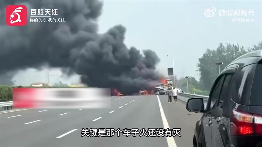 高速公路兩車相撞釀十多輛車爆炸 淮安路段回堵六小時
