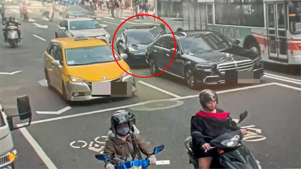 快新聞／警證實：北市重慶南路車禍肇事78歲翁已出院　7傷者提告