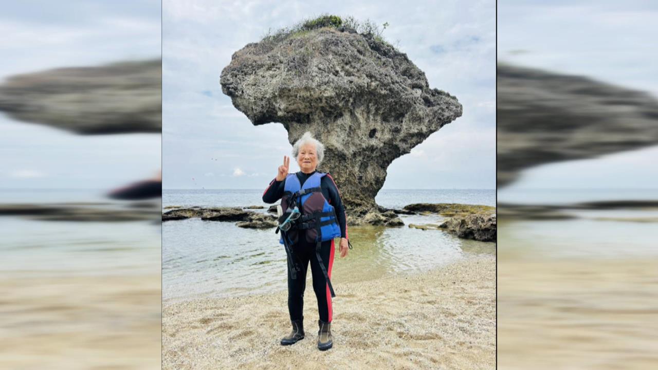 獨／與海龜同框！「大港阿嬤」首度浮潛　笑喊：還是跳舞比較有趣