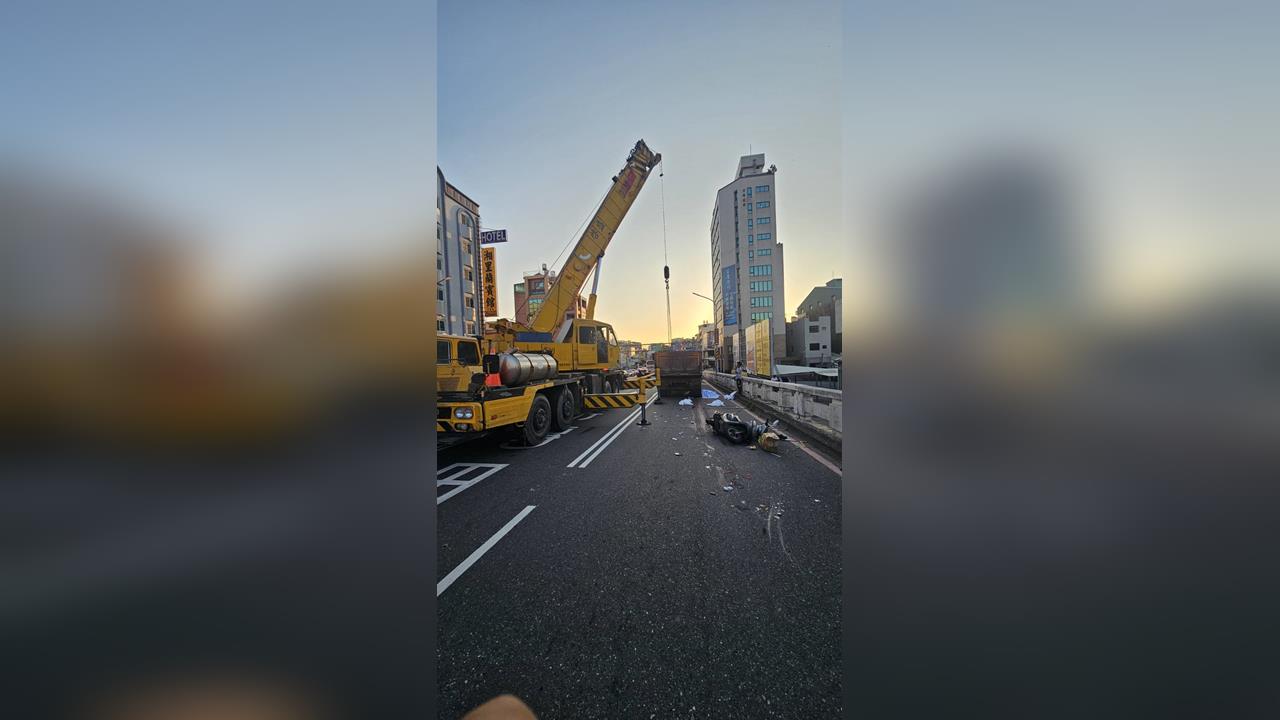 快新聞／台南也傳重大車禍　男騎士中華陸橋上「遭砂石車輾斃」