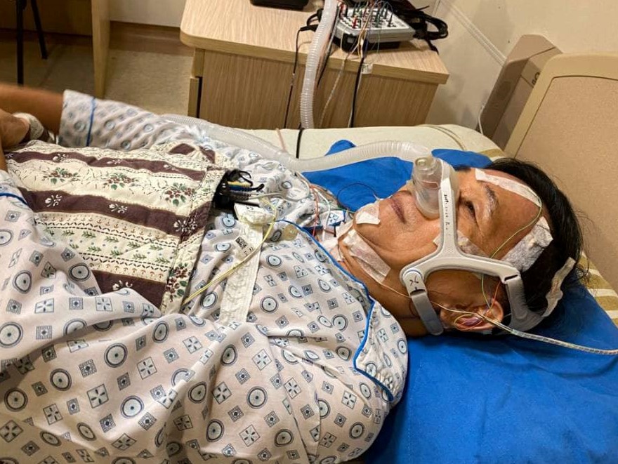 臥病照曝光！陳水扁又住院了　感嘆變成「電線象人」