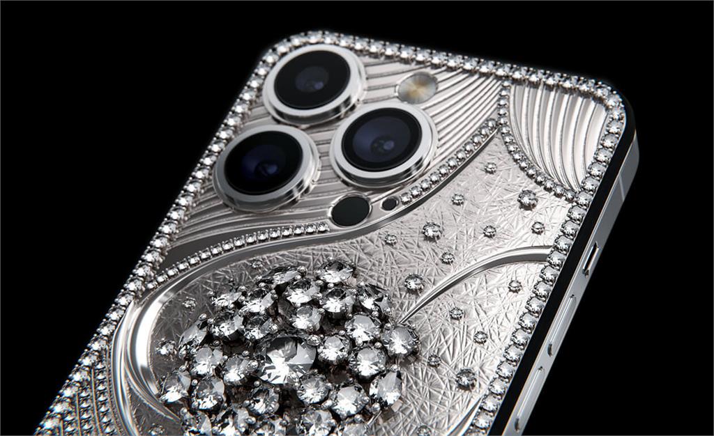 有錢人的快樂？地表最貴iPhone 15「鑲570顆鑽石」　價格堪比一棟房