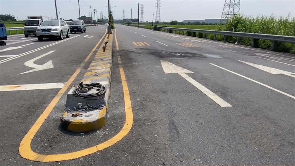 貨車載滿瓦斯鋼瓶自撞分隔島　瞬間起火！駕駛逃生不及命喪火海