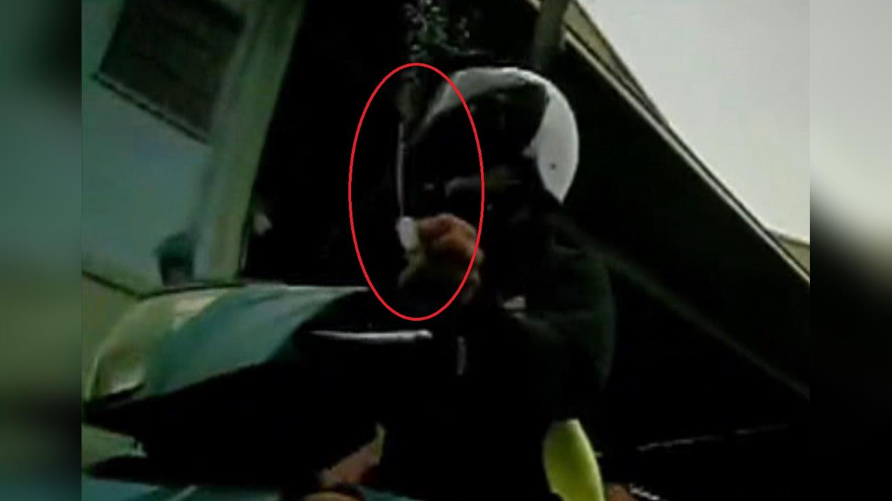 女騎士停等紅燈遭噴灑不明液體　警迅速逮人竟是「這液體」