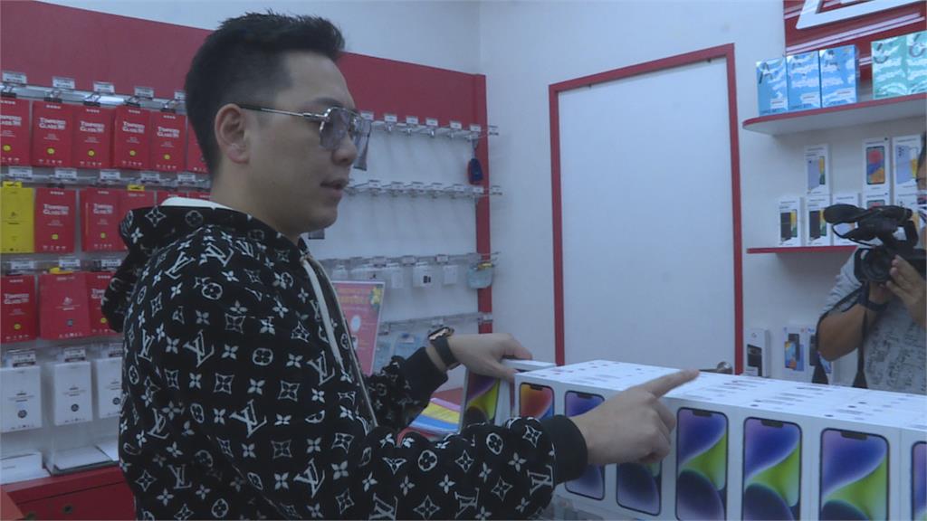 寵粉無極限！　「天后闆妹」老公攜260萬現金直購