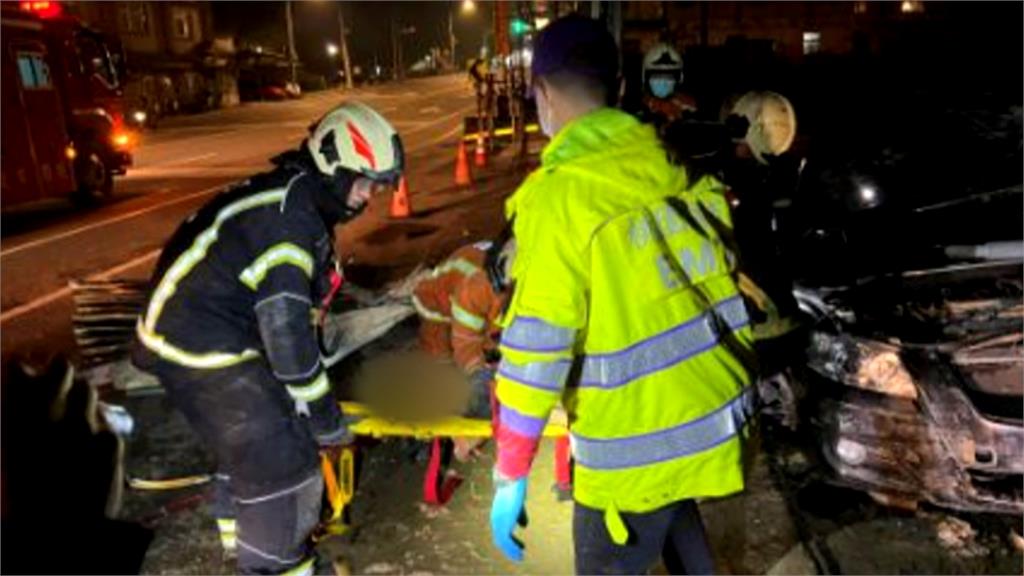越籍男開車載3同鄉突撞電桿1死2傷　詭！有人落跑鑽進下水道