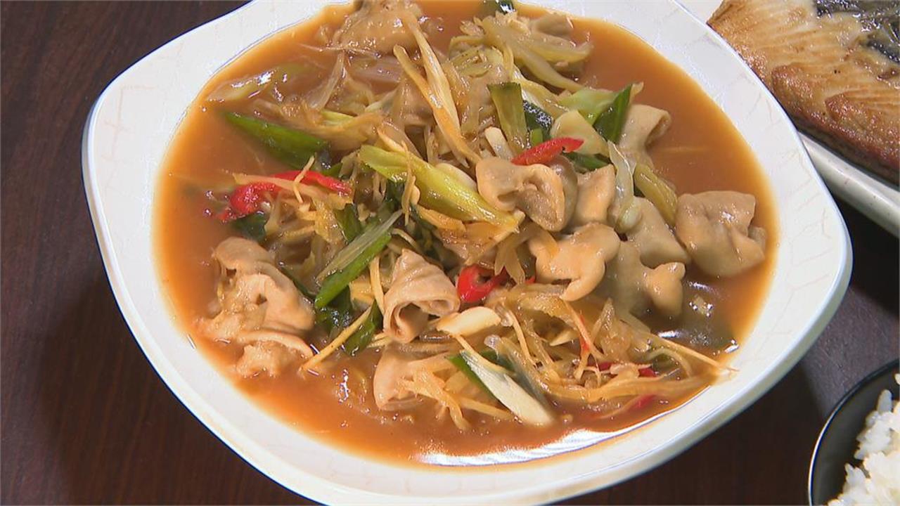 男客沒吃到「薑絲炒大腸」留負評！老闆急調貨致電喊「回來店裡吃」反被告