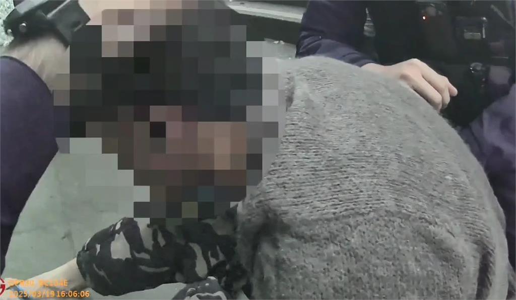 花蓮持刀男闖入國中校園　眾師急壓制警搜出多把刀