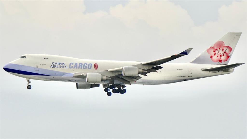 １小孩降落不坐好！全機空中陪盤旋　機師冷靜應對、網友讚翻