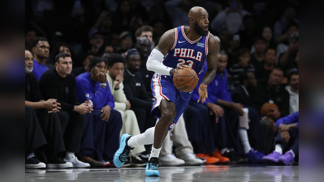 NBA(影)／詹皇七六人熱身賽首度亮相牛刀小試！擔任控球前鋒送出全隊最多助攻
