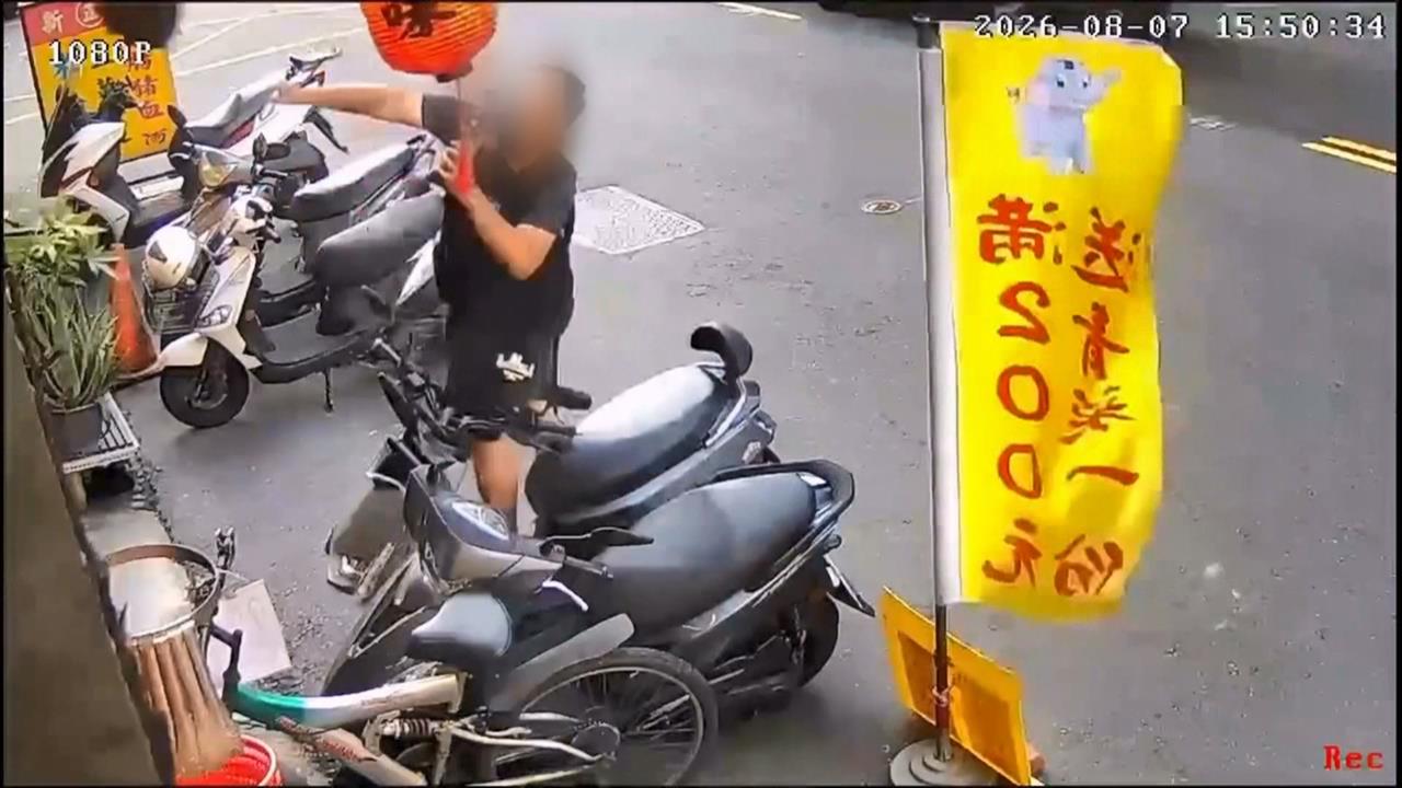 音樂太吵？燒臘店朝隔壁滷味攤丟安全帽　老闆告恐嚇