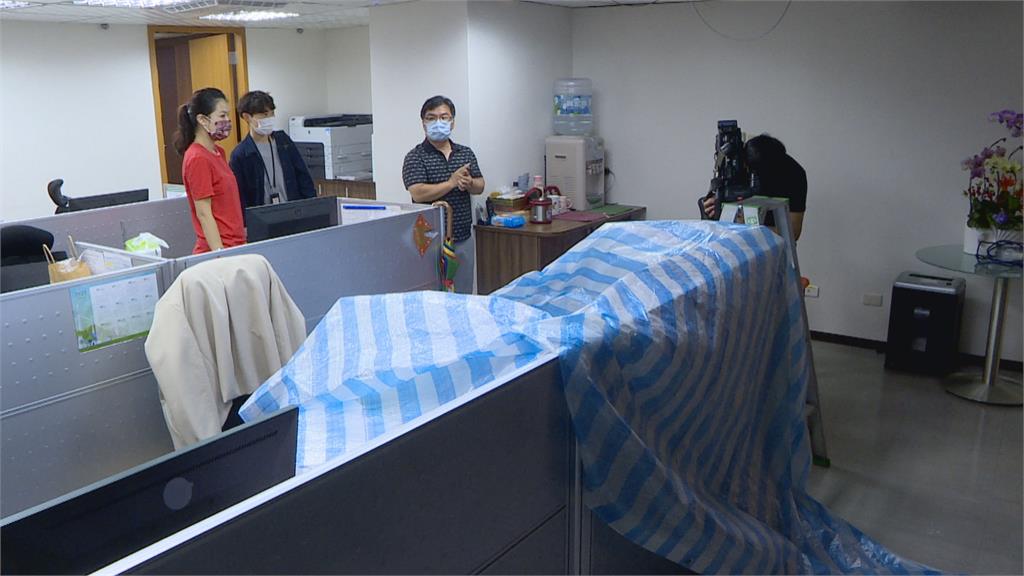 維修管線瑕疵？　楊瓊瓔立院辦公室天花板大漏水