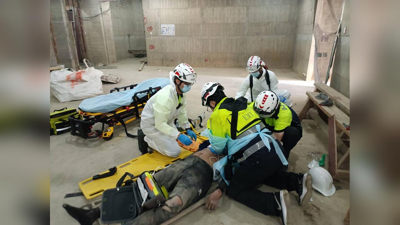 快新聞／7樓掉到B1！印尼籍工人電梯井墜落　倒臥呈OHCA