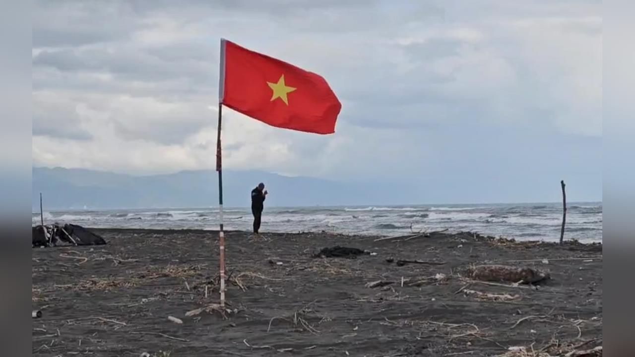 搶鰻苗! 宜蘭壯圍海岸"被插越南國旗" 漁民不滿